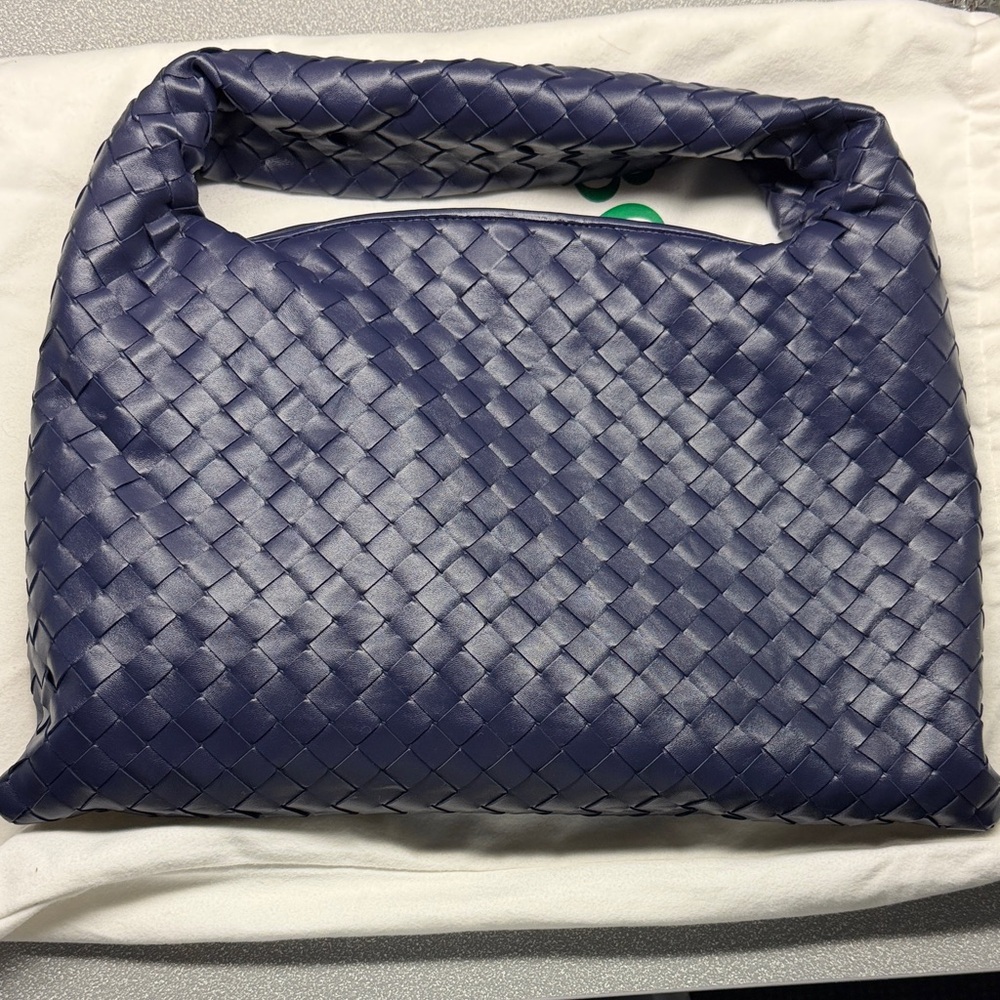 NWT Bottega Veneta Small Hop Intrecciato Leather Woven Hobo bag